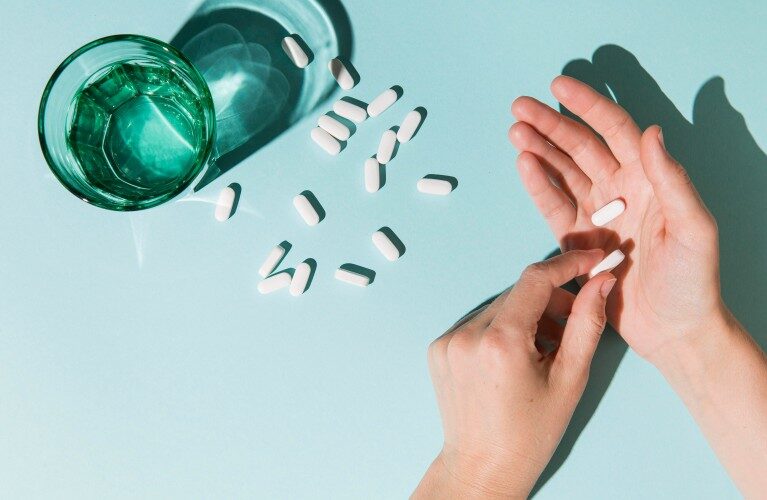 What Are the Risks of Self-Medication? Expert Guidance from Qatar’s Leading Doctors