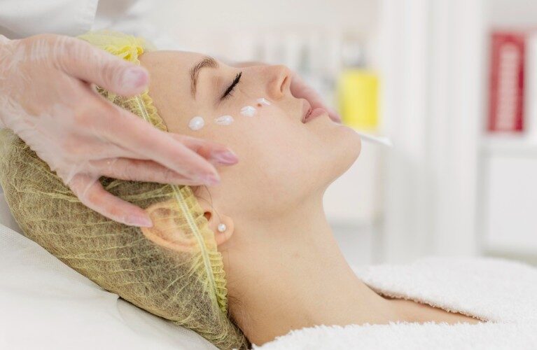 How Can Pigmentation Be Reduced Safely? Expert Dermatology Solutions in Qatar