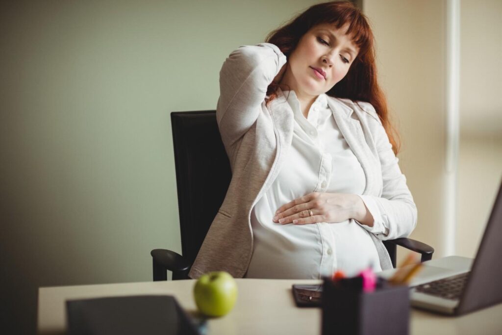 Doctor advising a pregnant woman on staying healthy during extreme summer heat