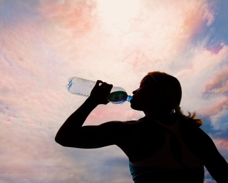 Medical consequences of chronic dehydration in hot climates and the importance of staying hydrated